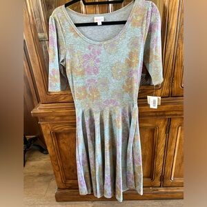 NWT LuLaRoe Size M Heather Gray Pink Floral Nicole Fit & Flare Dress Stretch